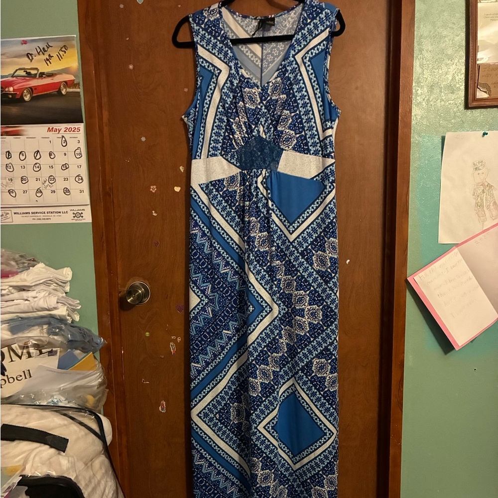 Blue and White Geometric Maxi Dress New Directions EUC - Picture 1 of 7